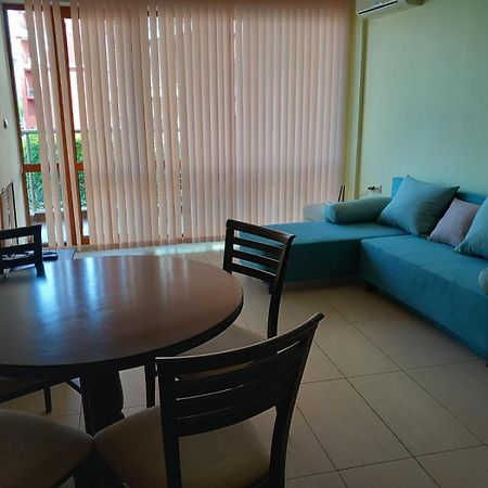 Апартаменти Съни Бей Pantai Sunny Bagian luar foto