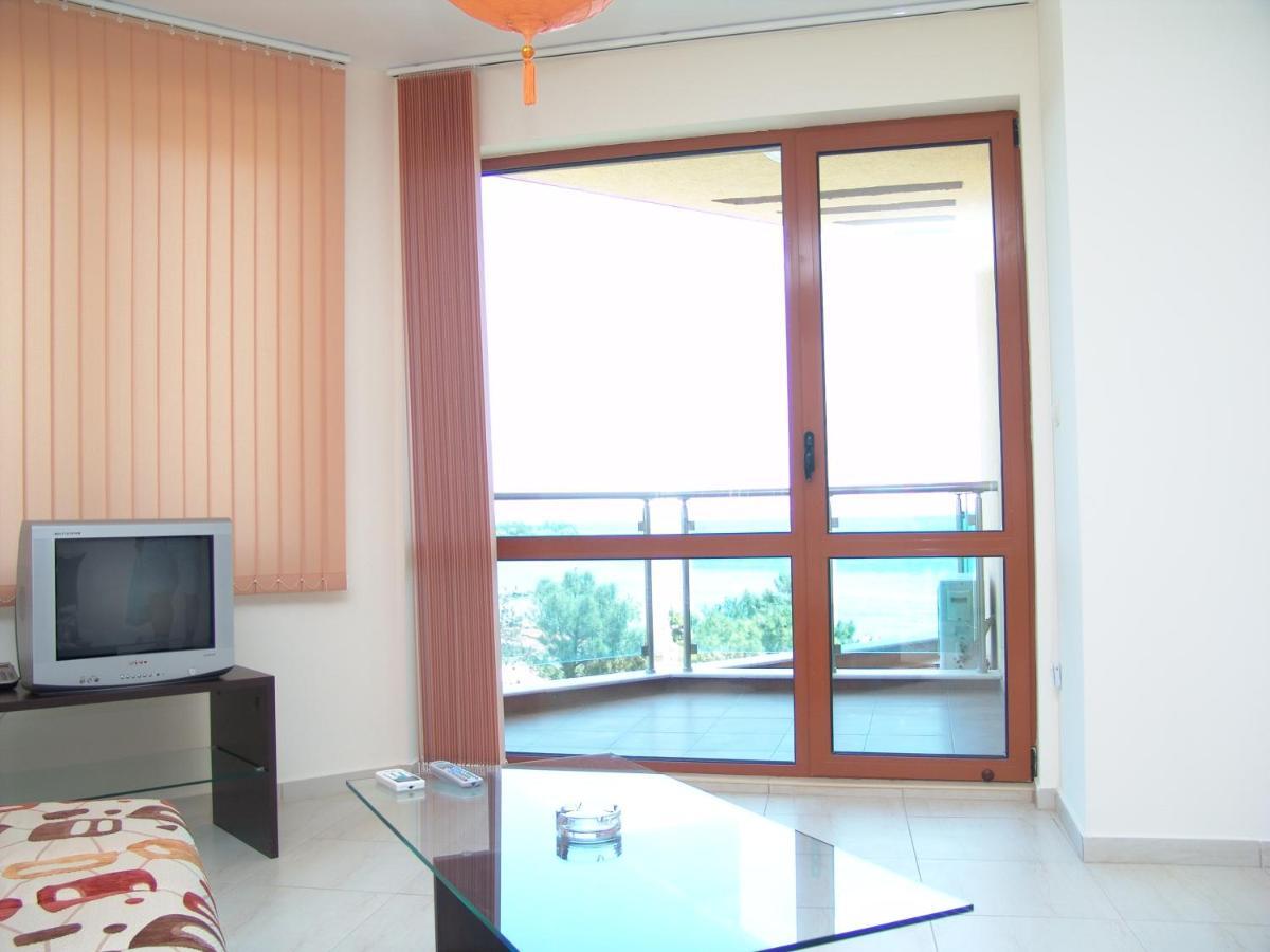 Апартаменти Съни Бей Pantai Sunny Bagian luar foto