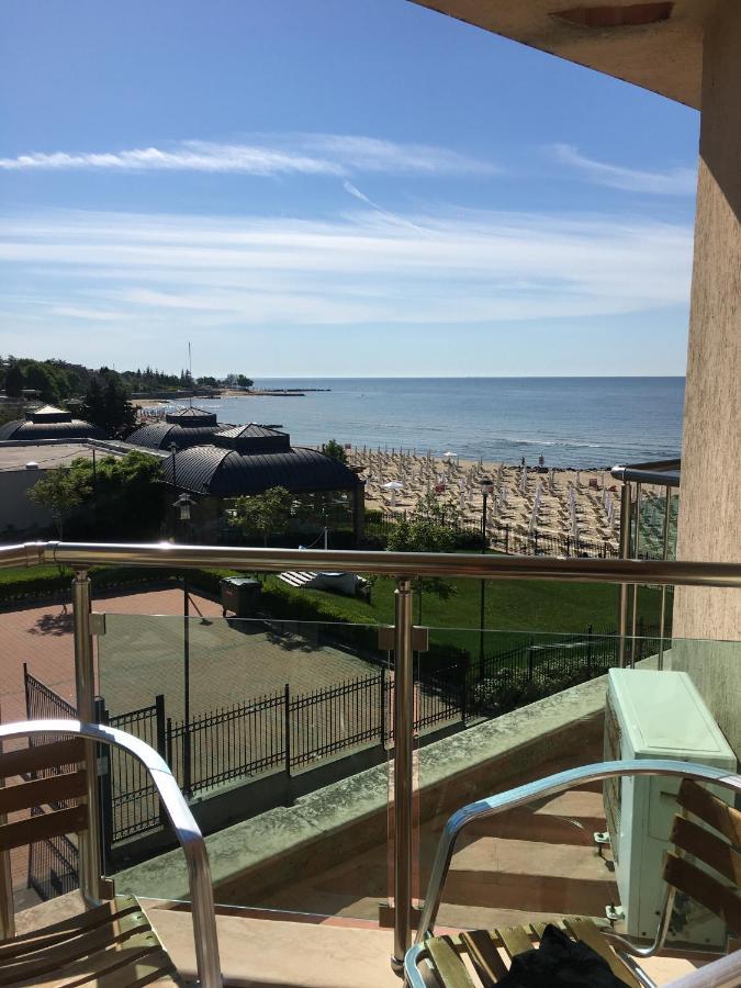 Апартаменти Съни Бей Pantai Sunny Bagian luar foto