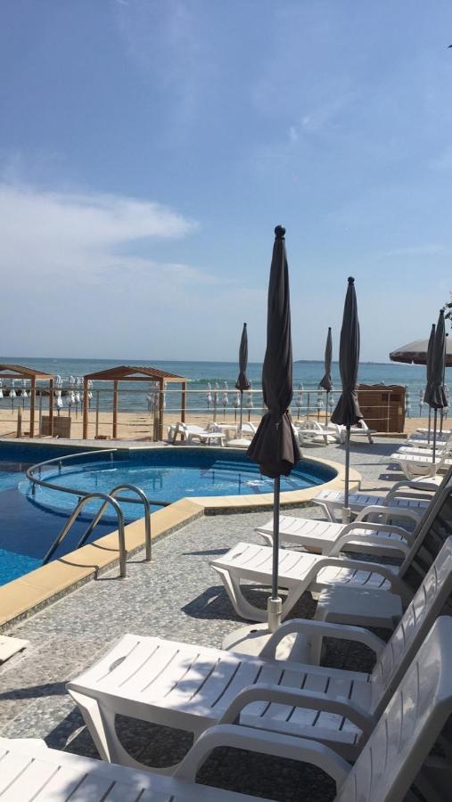 Апартаменти Съни Бей Pantai Sunny Bagian luar foto
