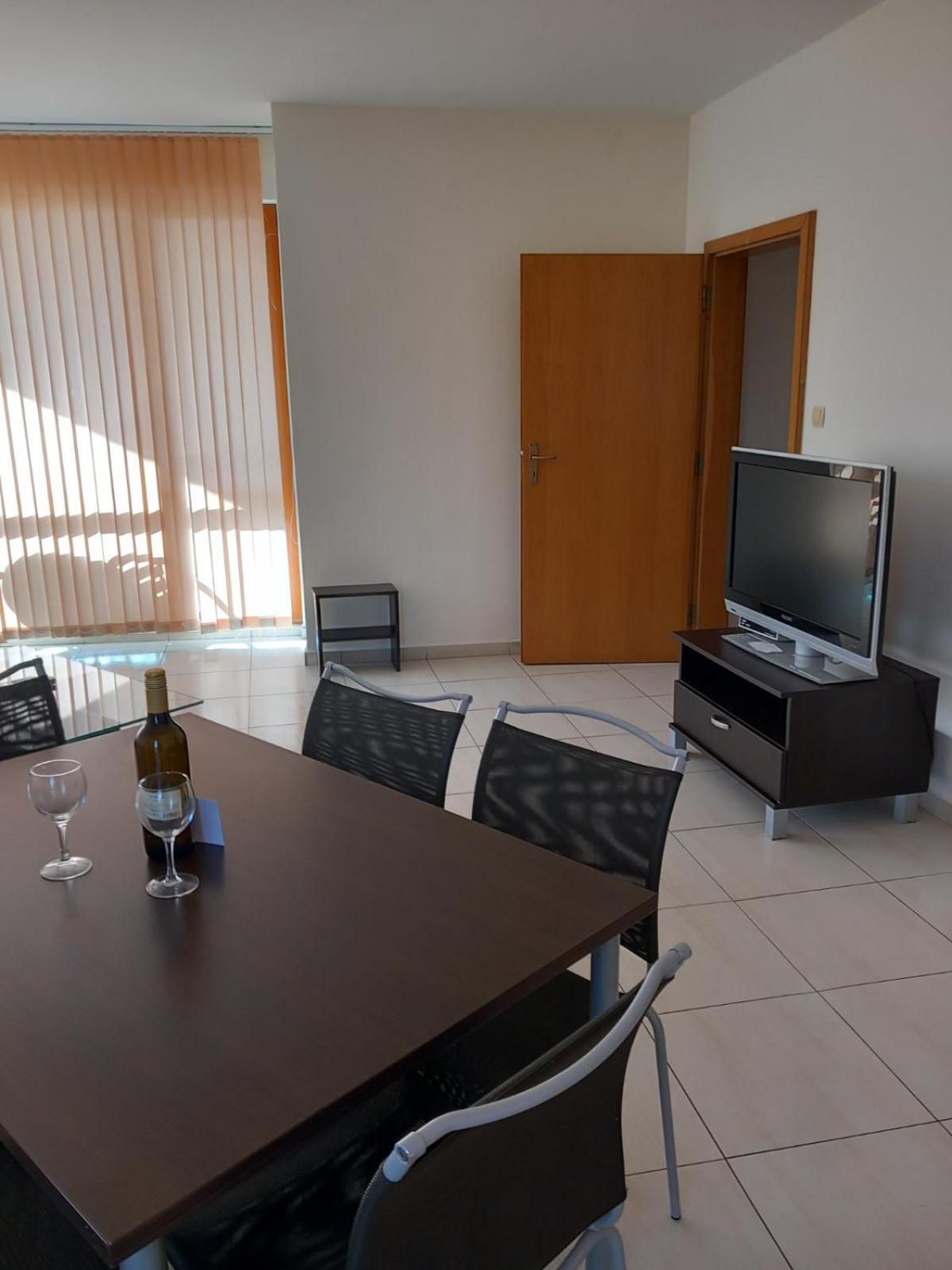 Апартаменти Съни Бей Pantai Sunny Bagian luar foto