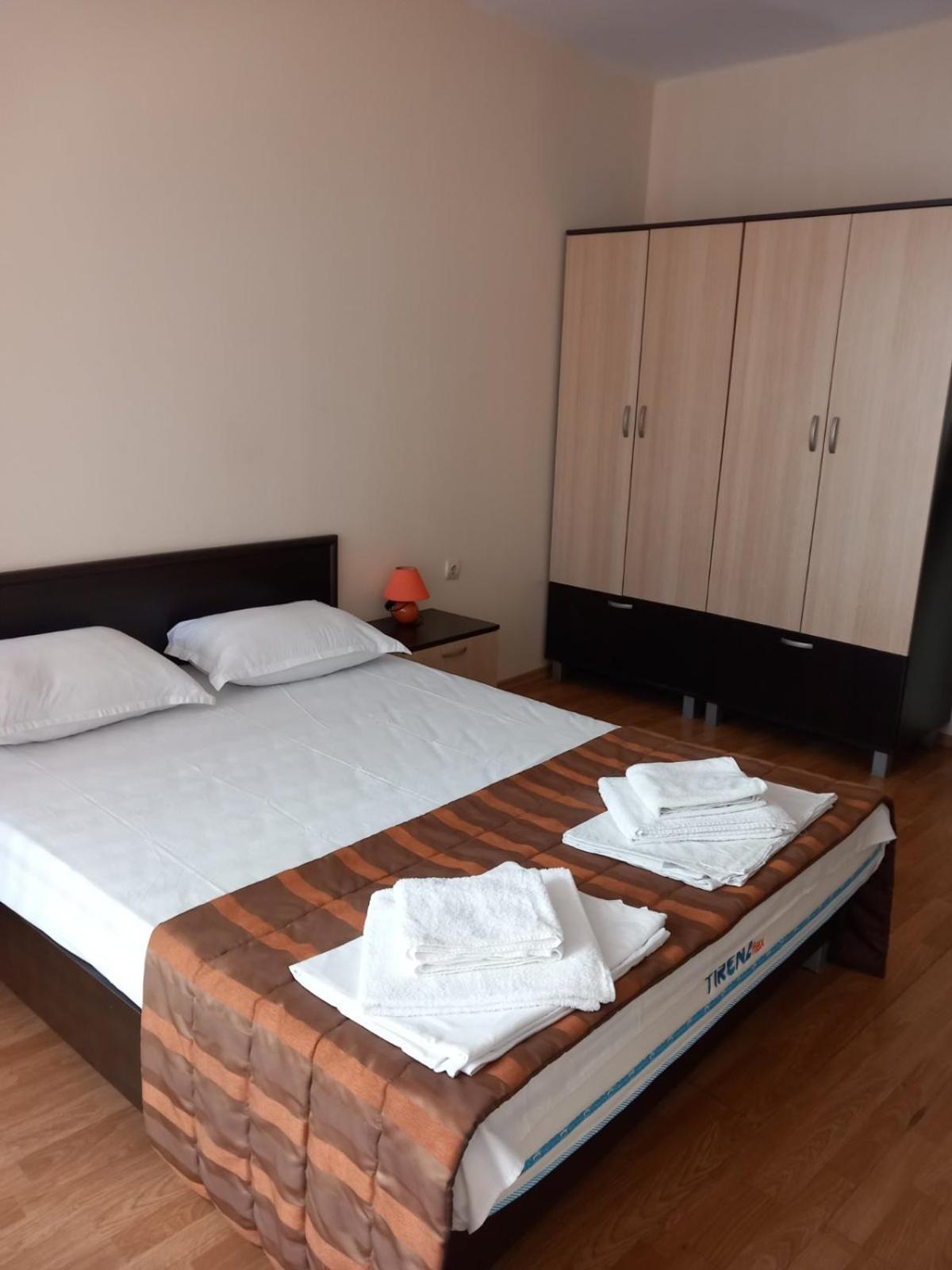 Апартаменти Съни Бей Pantai Sunny Bagian luar foto