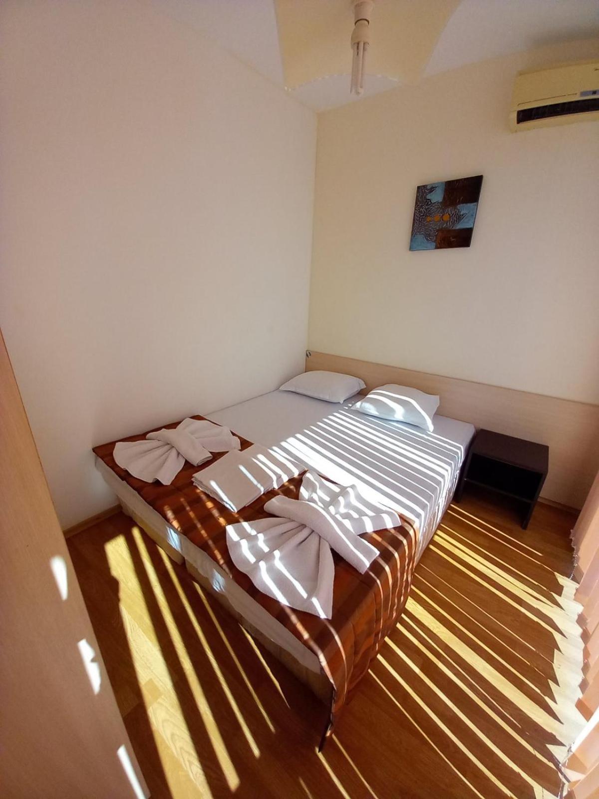 Апартаменти Съни Бей Pantai Sunny Bagian luar foto