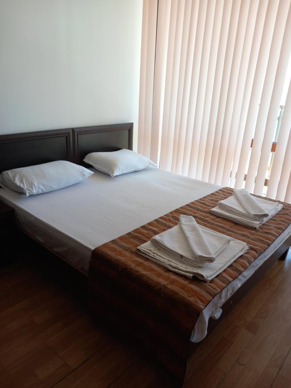 Апартаменти Съни Бей Pantai Sunny Bagian luar foto