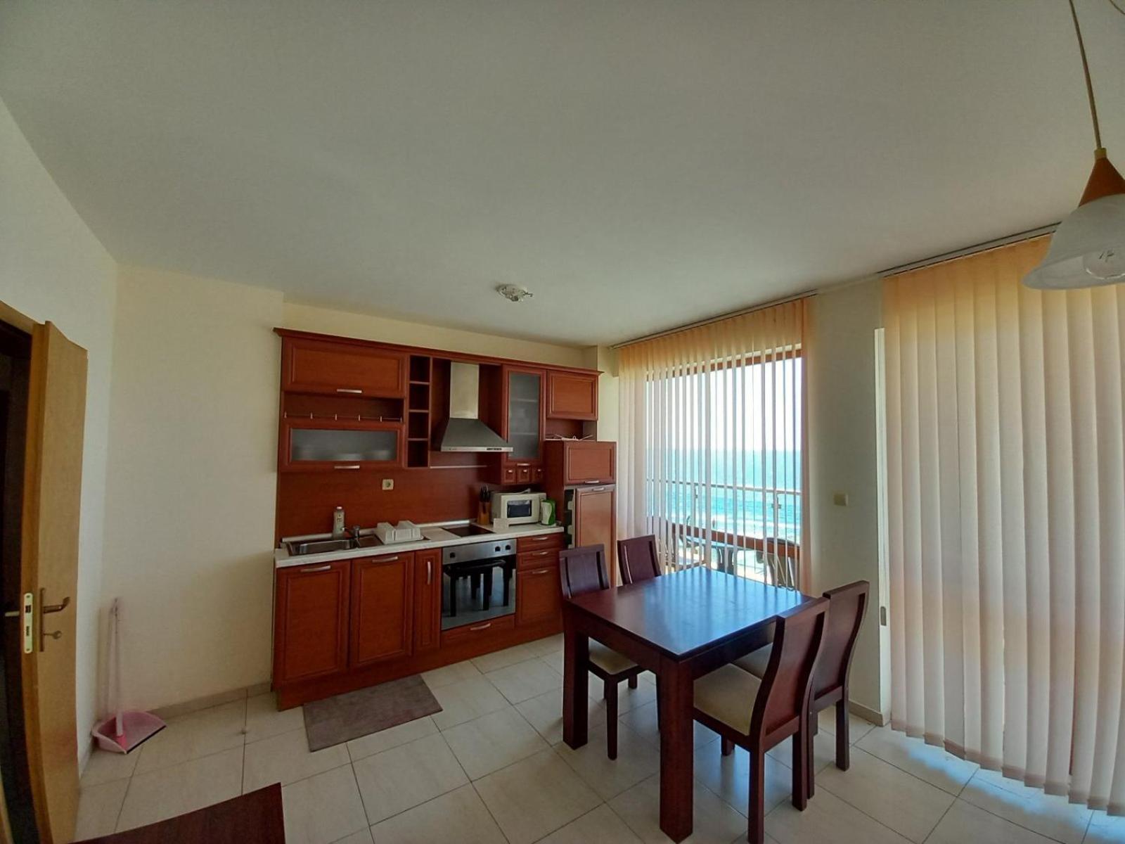 Апартаменти Съни Бей Pantai Sunny Bagian luar foto
