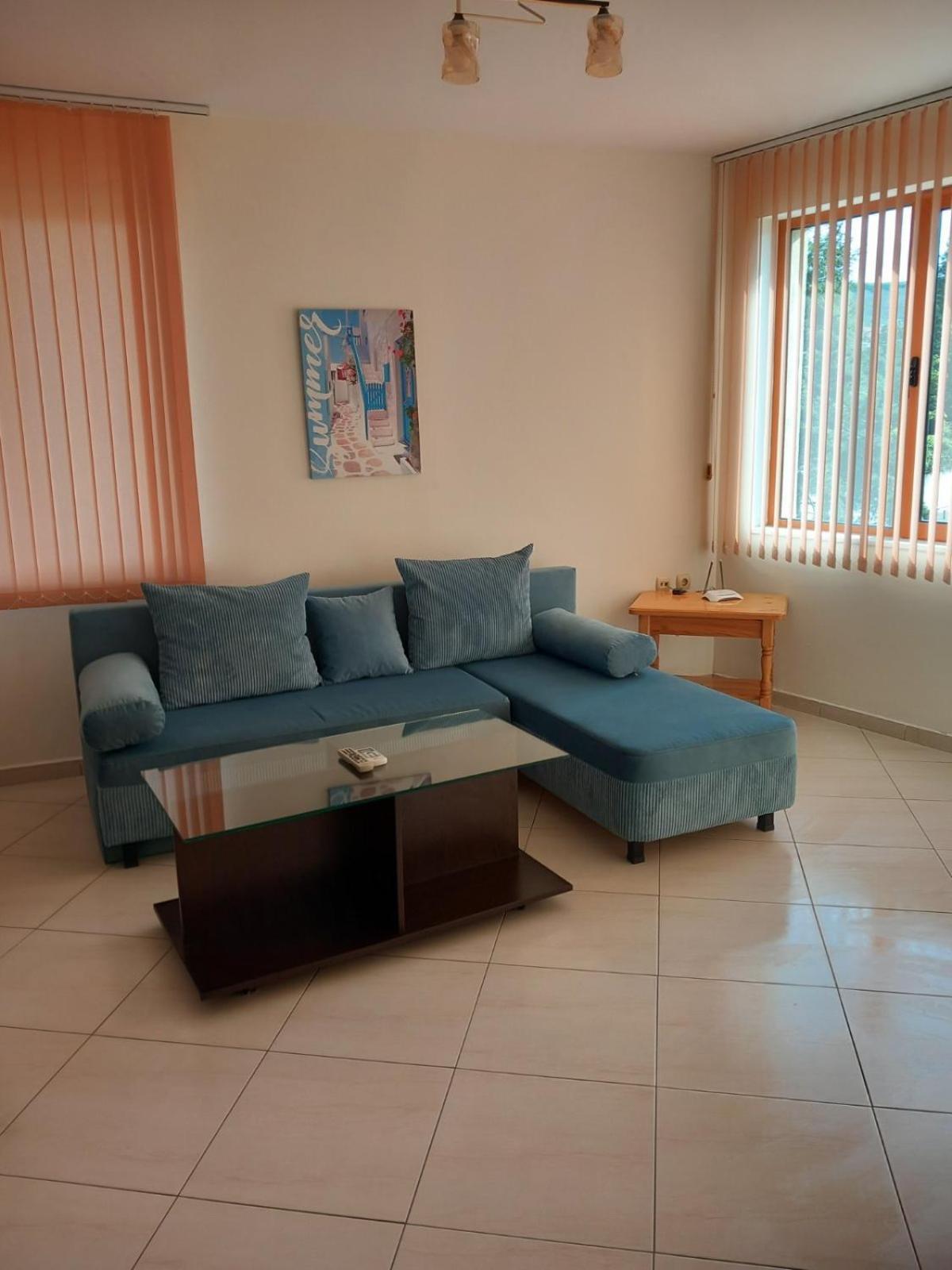Апартаменти Съни Бей Pantai Sunny Bagian luar foto