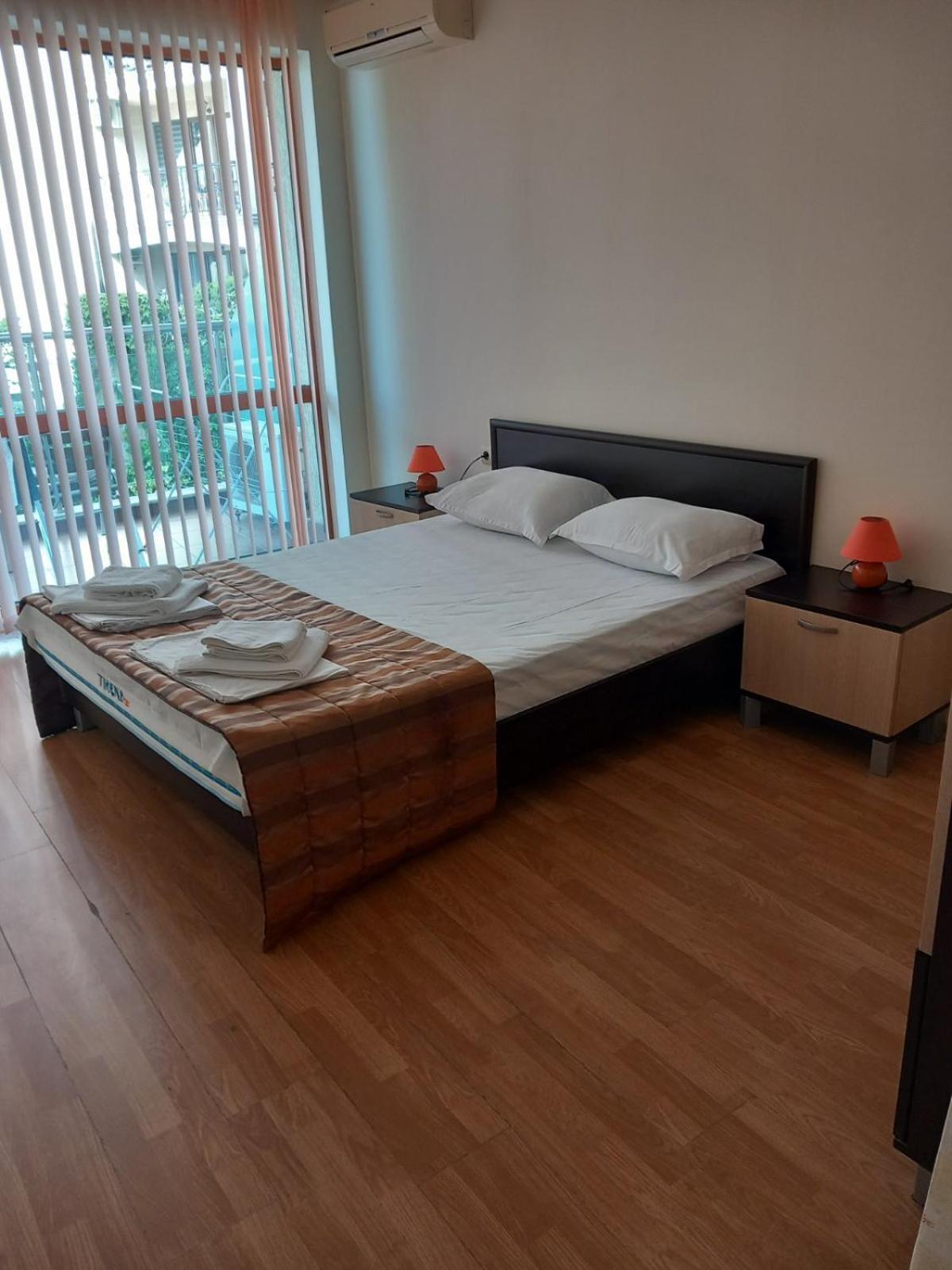 Апартаменти Съни Бей Pantai Sunny Bagian luar foto