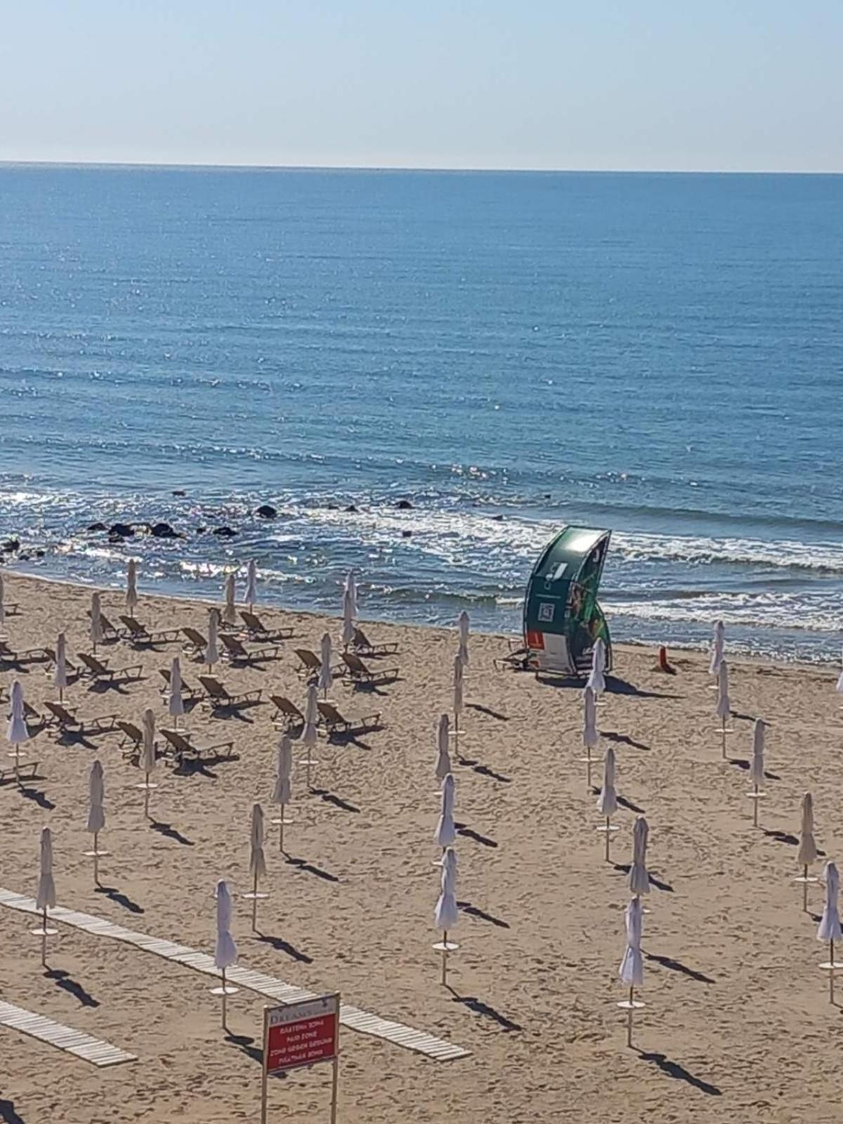 Апартаменти Съни Бей Pantai Sunny Bagian luar foto